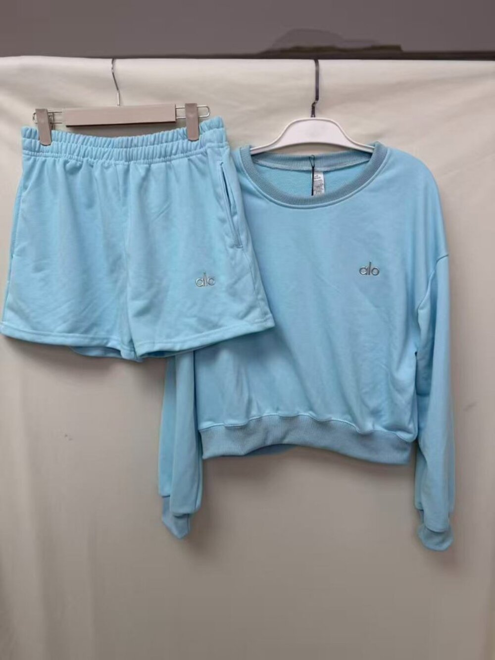 Alo Yoga Blue Sweatshirt Tracksuit, Size M.